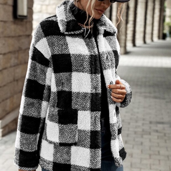 Cozy White Black Plaid Button up Teddy Oversized Jacket Shacket - Picture 7 of 9